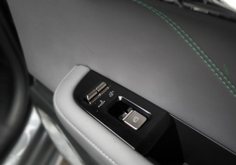 Подержанный автомобиль Zeekr 001 2023 года (31 фото)