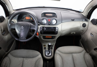 Подержанный автомобиль Citroen C3 Hatchback 2003 года (9 фото)