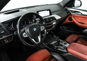 Подержанный автомобиль BMW X3 2020 года (11 фото)