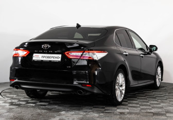 Подержанный автомобиль Toyota Camry Sedan 2019 года (7 фото)