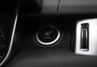 Подержанный автомобиль Land Rover Range Rover Sport 2016 года (17 фото)