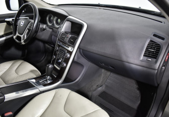 Подержанный автомобиль Volvo XC60 2011 года (13 фото)