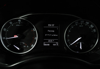 Подержанный автомобиль Skoda Octavia Liftback 2013 года (12 фото)