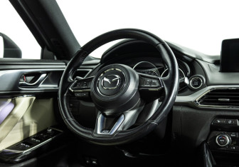 Подержанный автомобиль Mazda CX-9 2017 года (15 фото)