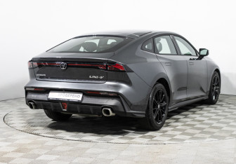 Подержанный автомобиль Changan UNI-V 2023 года (5 фото)