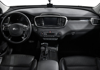 Подержанный автомобиль Kia Sorento 2018 года (15 фото)