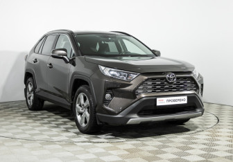 Подержанный автомобиль Toyota RAV4 2021 года (3 фото)
