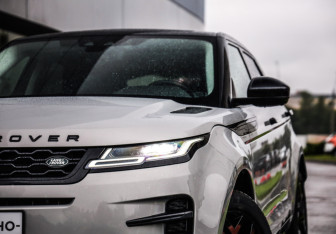 Подержанный автомобиль Land Rover Range Rover Evoque 2020 года (2 фото)