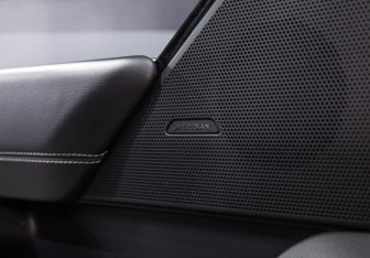 Подержанный автомобиль Land Rover Range Rover Velar 2019 года (23 фото)