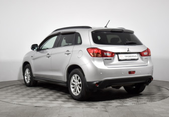 Подержанный автомобиль Mitsubishi ASX 2013 года (7 фото)