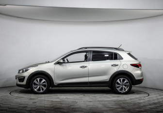 Подержанный автомобиль Kia Rio Hatchback 2019 года (8 фото)