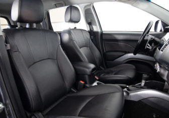 Подержанный автомобиль Mitsubishi Outlander 2006 года (11 фото)