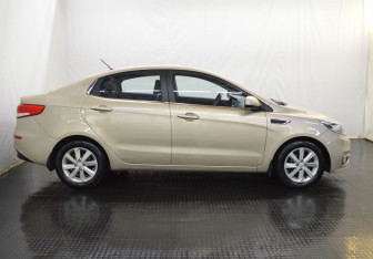 Подержанный автомобиль Kia Rio Sedan 2015 года (4 фото)
