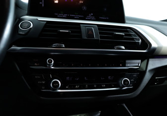 Подержанный автомобиль BMW X4 2020 года (21 фото)