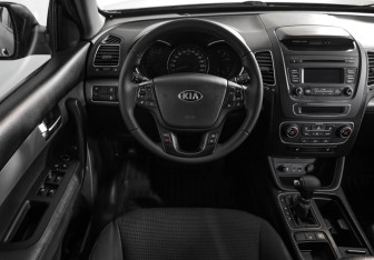 Подержанный автомобиль Kia Sorento 2013 года (10 фото)