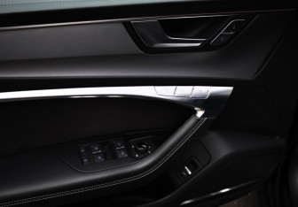 Подержанный автомобиль Audi A7 2018 года (25 фото)