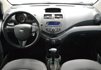 Подержанный автомобиль Chevrolet Spark 2013 года (13 фото)