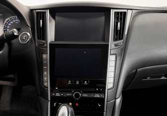 Подержанный автомобиль Infiniti Q50 2016 года (18 фото)