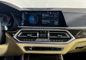 Подержанный автомобиль BMW X5 2020 года (18 фото)