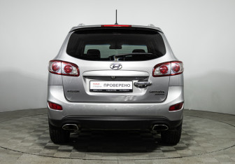 Подержанный автомобиль Hyundai Santa Fe 2011 года (6 фото)