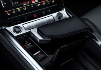 Подержанный автомобиль Audi e-tron 2021 года (23 фото)