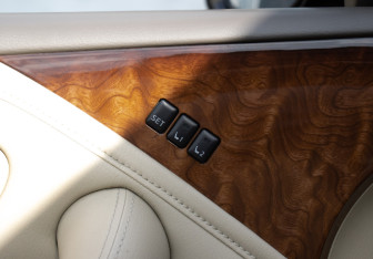 Подержанный автомобиль Infiniti QX80 2015 года (26 фото)