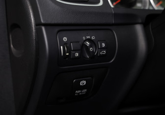 Подержанный автомобиль Volvo S60 2011 года (17 фото)