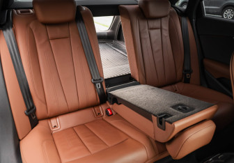 Подержанный автомобиль Audi A4 Sedan 2021 года (31 фото)
