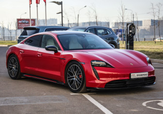 Подержанный автомобиль Porsche Taycan 2021 года (4 фото)