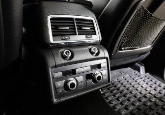 Подержанный автомобиль Audi Q7 2012 года (15 фото)