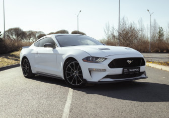Подержанный автомобиль Ford Mustang Coupe 2020 года (11 фото)