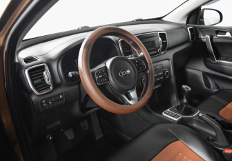 Подержанный автомобиль Kia Sportage 2017 года (9 фото)