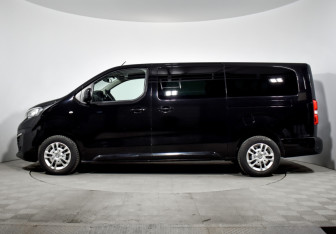 Подержанный автомобиль Peugeot Traveller 2020 года (8 фото)