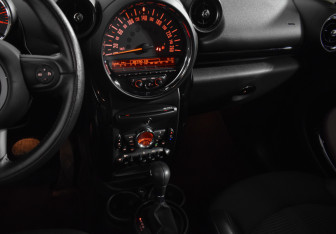 Подержанный автомобиль MINI Countryman 2015 года (19 фото)