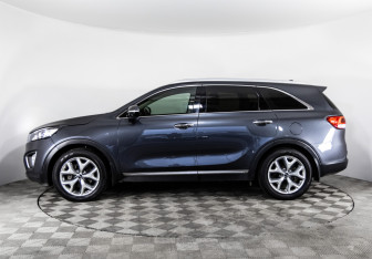 Подержанный автомобиль Kia Sorento 2016 года (8 фото)