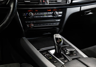 Подержанный автомобиль BMW X5 2017 года (15 фото)