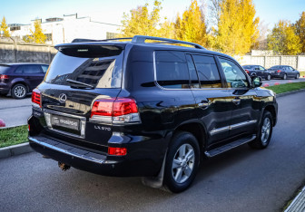 Подержанный автомобиль Lexus LX 2012 года (4 фото)