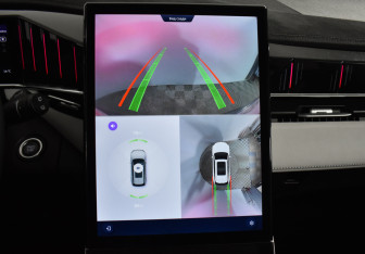 Подержанный автомобиль Geely Atlas 2024 года (19 фото)