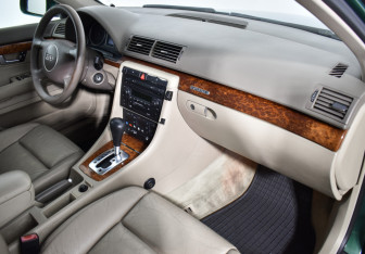 Подержанный автомобиль Audi A4 Sedan 2001 года (13 фото)