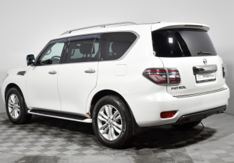 Подержанный автомобиль Nissan Patrol 2011 года (7 фото)