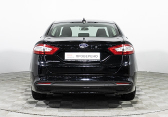 Подержанный автомобиль Ford Mondeo Sedan 2018 года (6 фото)