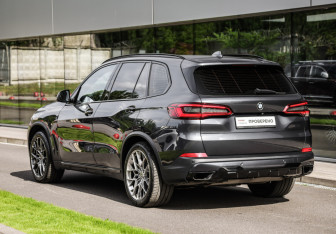 Подержанный автомобиль BMW X5 2019 года (8 фото)