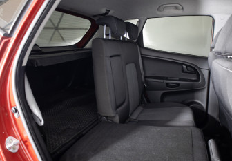 Подержанный автомобиль Kia Venga 2012 года (13 фото)