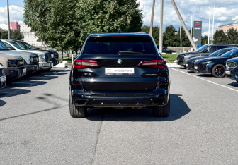Подержанный автомобиль BMW X5 2021 года (4 фото)