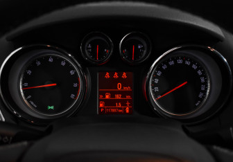 Подержанный автомобиль Opel Mokka 2012 года (17 фото)