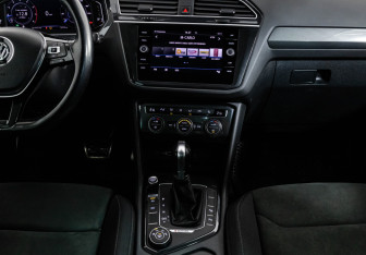 Подержанный автомобиль Volkswagen Tiguan 2019 года (14 фото)