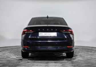 Подержанный автомобиль Skoda Octavia Liftback 2021 года (6 фото)