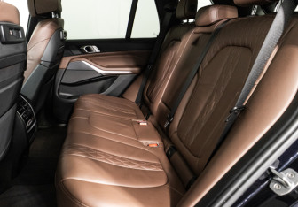 Подержанный автомобиль BMW X5 2019 года (10 фото)