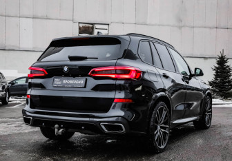 Подержанный автомобиль BMW X5 2019 года (7 фото)