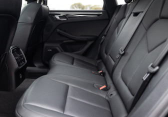 Подержанный автомобиль Porsche Macan 2021 года (19 фото)